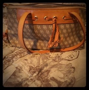 Dooney and bourke purse